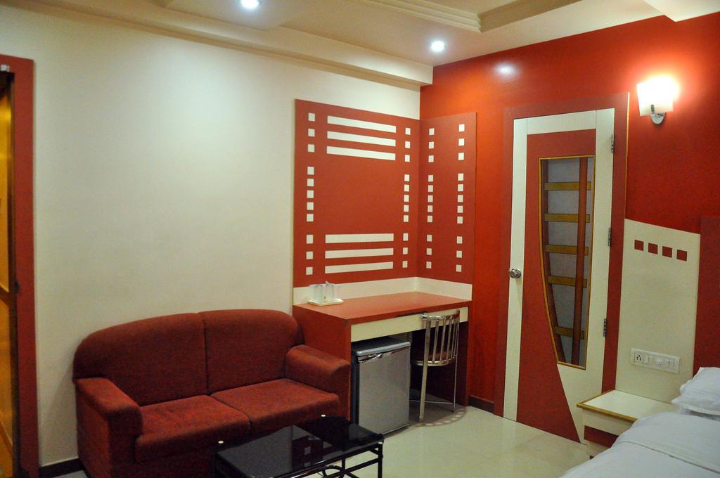 Hotel Evershine Rajkot Quarto foto